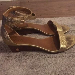 Metallic Tory Burch wedges!!!!!!! 😍😍😍